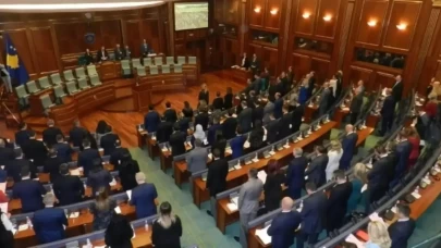 Kosova'da yeni milletvekillerinin yemin edeceği oturum iptal edildi
