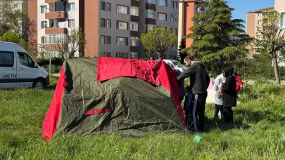 İstanbullular 6,2 büyüklüğündeki depremin ardından sokaklara döküldü