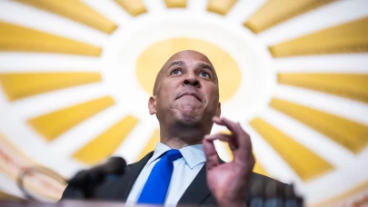 ABD Senatörü Booker, Trump'ı protesto için kürsüde 20 saati aştı