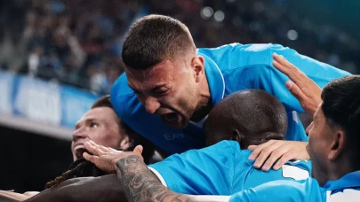 Napoli, Torino galibiyetiyle zirveye yükseldi