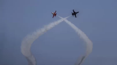 Türk Yıldızları'ndan Mersin'ed prova uçuşu