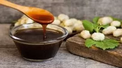 Dut Pekmezi Yapımı: Evde Doğal ve Sağlıklı Bir Tatlandırıcı