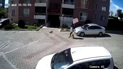 Korku dolu anlar: Elinde ekmekle giden çocuk kılpayı kurtuldu