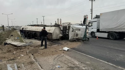 Nusaybin'de akaryakıt yüklü tanker, kamyonetle çarpıştı: 4 yaralı