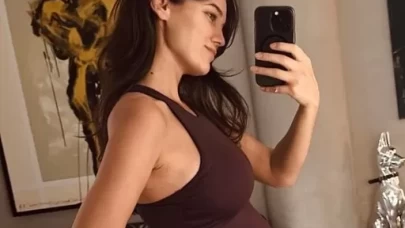 Pınar Deniz ile Kaan Yıldırım oğullarını kucaklarına aldı