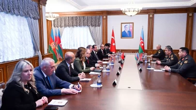 TBMM Milli Savunma Komisyonu Başkanı Akar, Azerbaycan Savunma Bakanı Hasanov ile görüştü