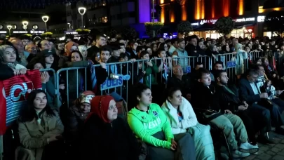 Trabzonspor taraftarları, UEFA Gençlik Ligi Finalini dev ekrandan takip etti