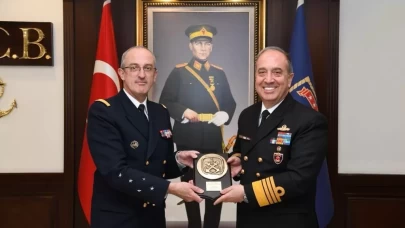 Deniz Kuvvetleri Komutanı Ercüment Tatlıoğlu Fransız mevkidaşı Vaujour ile bir araya geldi