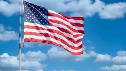 ABD bayrağı, Şam’da yeniden göndere çekildi