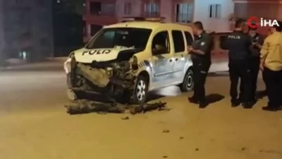 Polis aracıyla kafa kafaya geldiler
