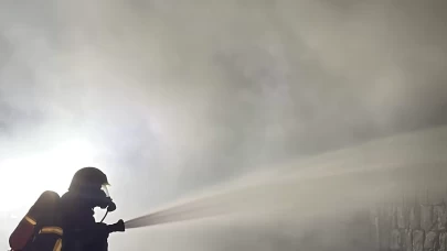 Prefabrik evde çıkan yangın evi küle çevirdi!