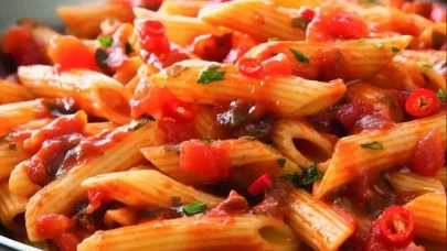 Penne Arrabbiata Soslu Makarna Tarifi