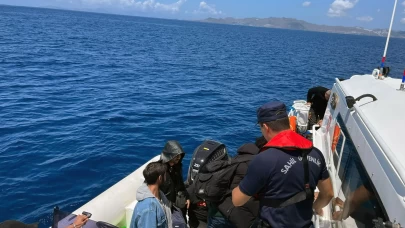 Datça'da Yunanistan'ın geri ittiği 10'u çocuk 33 düzensiz göçmen kurtarıldı