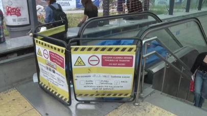 Ünalan Metro İstasyonu'nda yürüyen merdiven kırıldı