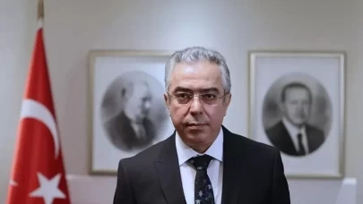 Mehmet Uçum 'Devletin Şekli ve Yapısı ile Demokrasi İlişkisi!' hakkında bir yazı paylaştı!