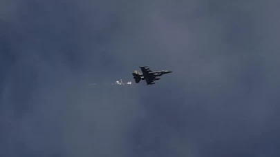 Soykırımcı İsrail'den Sana Havalimanı'na saldırı