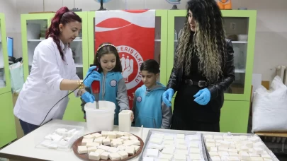 Öğrenciler atık yağları sabuna dönüştürdü