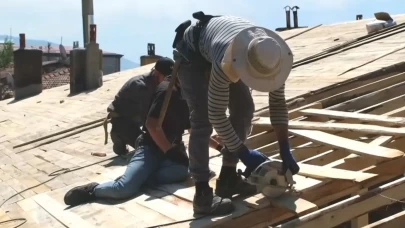 Erzincan’da yangında zarar gören esnaf için yeniden inşa çalışmaları başladı