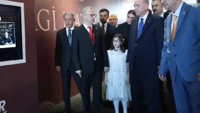 Cumhurbaşkanı Erdoğan, "Bir Şiir Bir Hayat Canım İstanbul" sergisini gezdi