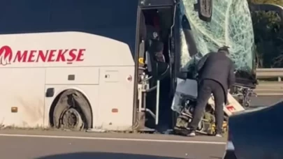 Geziden dönen öğrenciler bariyerlere çarptı, 4 yaralı!