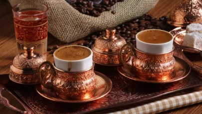 Dibek kahvesi yaparken içine neler konur, malzemeleri nelerdir?