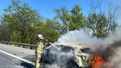 Büyükçekmece’de seyir halindeki otomobilde yangın çıktı