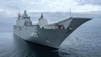 Harp okulu öğrencilerini taşıyan TCG Anadolu Samsun'a uğurlandı