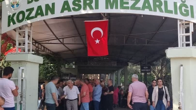 Adana'da öldürülen üç çocuk annesi Esengül Kaya defnedildi