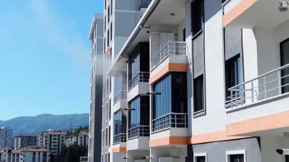 Düzce'de 6 katlı binadaki yangın söndürüldü