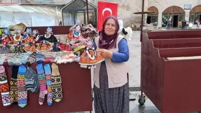 42 yıldır bez bebek satarak geçimini sağlıyor