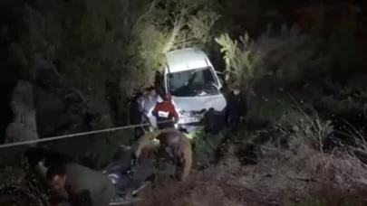 Hafif ticari araç Zap Suyu'na uçtu: 1 yaralı