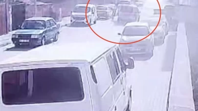 Yola aniden fırlayan çocuğa araç çarptı