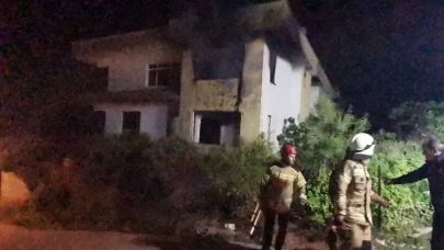 Mudanya'da metruk bina alev alev yandı!