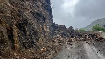 Gümüşhane'de grup köy yolu ulaşıma kapandı