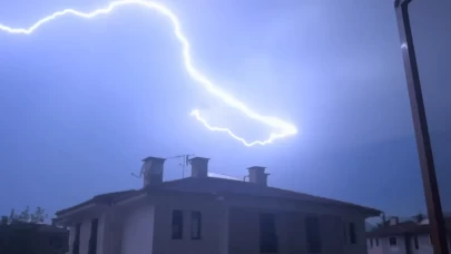 Bolu'da yıldırım düşme anları korku filmlerini aratmadı