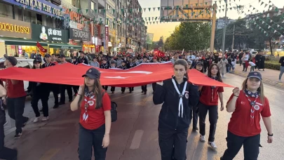 Kocaeli'de 19 Mayıs etkinlikleri kapsamında kortej yürüyüşü yapıldı