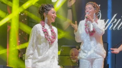 Isparta'da 2025 Uluslararası Gül Festivali kapsamında şarkıcı Öykü Gürman konser verdi