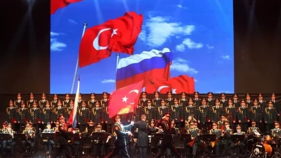 Aleksandrov Rus Kızılordu Korosu'ndan üç ilde konser