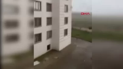 Fırtınada çatıdan kopan parça, çocuğun üzerine düştü