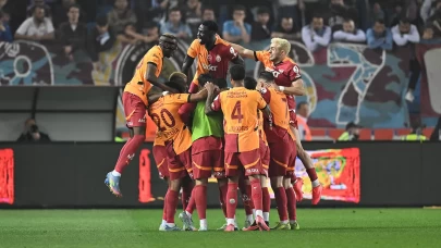 Galatasaray, Trabzonspor'u 2 golle geçti