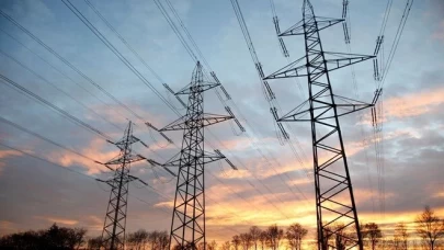 İran'da enerji sıkıntısı! Aşırı tüketen evlerin elektriği kesildi