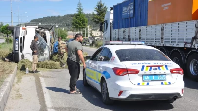 Manisa'da takla atan kamyonetin sürücüsü yaralandı