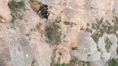 Adana'da bir kişi kayalıklarda mahsur kaldı