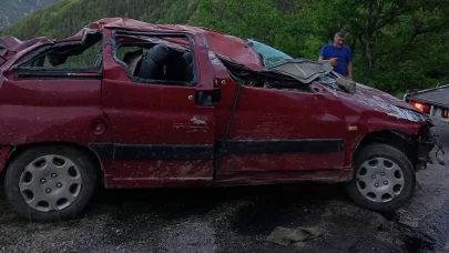 60 metrelik uçurumdan düşen araçta iki kişi ağır yaralı