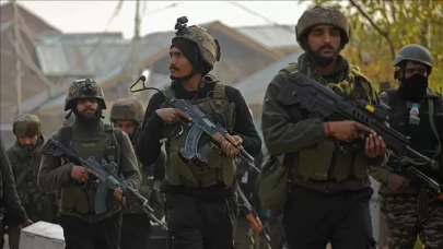 Pakistan: Hindistan'da 26 askeri hedef vuruldu