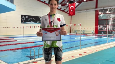 Ardeşen’li yüzücü Nuriye Erva Kesimal'den tarihi başarı
