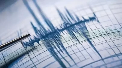 İstanbul'da korkutan deprem! Prof. Dr. Şükrü Ersoy'dan ilk yorum: 1 ay daha sürecek