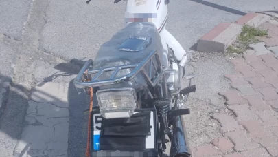 Motosiklet plakasını maskeyle kapattı, ceza yedi
