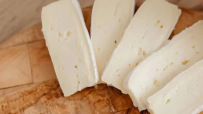 Hafta sonu kahvaltılarınız için ev yapımı peynir tarifi