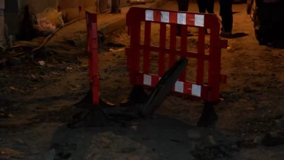 Bayrampaşa'da rögarda patlama; sokak trafiğe kapatıldı